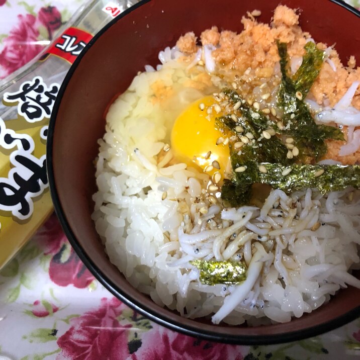 ごま油が香る♪焼き鮭＆しらすの卵かけご飯